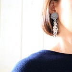 〇〇フラワー×サークルレース 〇〇　ブルーグレー　ピアス/イヤリング/ノンホールピアス