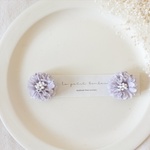 丸いお花のピアス　blue grey