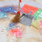 【クラッシュホログラム/約0.3g×12色セット】オーロラカラー/ラメフィルム/アートパーツ/樹脂/レジン封入/デコ/ネイル用品/材料 ap001107