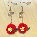 つまみ細工 椿のピアス