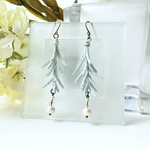 布花 コチアのツリーピアス / ペールブルー＊コットンパール
