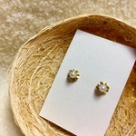 小花のアンティークピアス