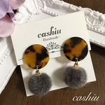 SALE べっ甲×ファーボールのピアス/イヤリング(グレー)