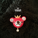 王冠 くま「kumawn/クマウン」ブローチ・RED 羊毛フエルト 可愛い