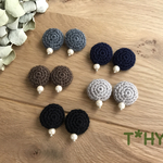 ぷっくり手編みニットとパールのイヤリング&ピアス