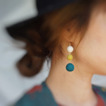 ポンポンピアス小さめ(小×小×中)サイズ白マスタードグリーン