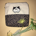 ねこ刺繍の小銭入れ