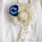 白いお花畑と青い蝶々 のブローチ
