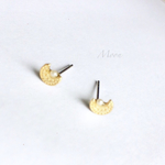 三日月浮かぶピアス(金属アレルギー対応）