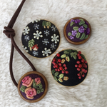 ご注文品 刺繍ブローチ&ヘアゴム４点