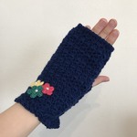 お花付きハンドウォーマー