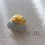 ちょうちょと、お花のブローチ*。ミナペルホネン