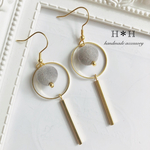 《イヤリング変更可》フロッキービーズ×ゴールドスティック ピアス