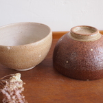 二人の水玉模様のごはん茶碗（アイボリー・ブラウン）