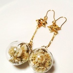 大人可愛い　ガラスドームフラワーピアス　（White&ラメ❧）