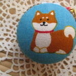 マカロンケースのストラップ(柴わんこ　ハチ公　寅さん　水色)