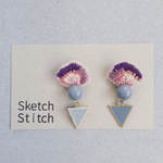 ash gray×triangle刺繍ピアス