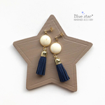 大ぶりタッセルピアス（イヤリング）　＊アイボリー×ネイビー＊