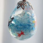 ＜ユエ珠シリーズ＞水の揺らめき踊る金魚（卵型）