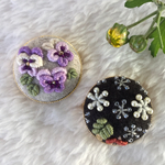 ご注文品 刺繍ブローチ2.5 初雪&パンジー