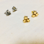 小さな星のピアス/イヤリング