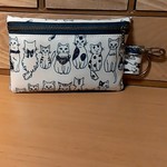 訳あり。大：リールキーケース ラミネート ねこれくしょん。 アイボリーⅩ紺