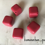 アクリルビーズ キューブ ダークピンク5個入り