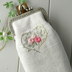  コットンリネン 花の刺繍 がま口メガネポーチ ローズ   コットンパール    