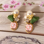 ピンクフラワーのブーケピアス/イヤリング