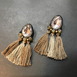再販大ぶりタッセルビーズ刺繍ピアス