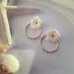 フラワーシェルリングピアス ホワイト