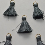 アクセサリーパーツ タッセル グレー　No.6 金 32mm 20個 [4582434325516]
