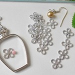 小さなお花　２０個　銀色　透かしチャーム/レジンパーツ/つなぎ　　シルバー