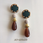 アンティークボタンとブラウンドロップのピアス