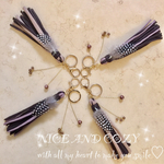 【Sale❣️】ビター&ミルクチョコ色タッセル キーリング フェザー付チャーム