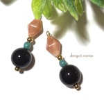 300円☆小ぶり☆アクリルブラック☆菱形モカピンクのピアス/イヤリング