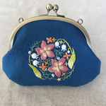 スズランとプルメリアの刺繍がま口ポーチ✳︎再販