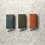 こだわり、革のキーケース〈HALF〉OLIVEGREEN×カーキ