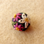 花ブーケ刺繍　小さなくるみボタン　12mm　