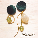 グリーンベルベットカボション×アシンメトリーピアス/イヤリング