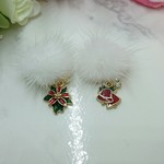 【再販】ファーとクリスマスチャームのピアス