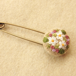 花の刺繍 ストール留めカブトピン