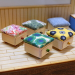 小物収納できるミニチュアスツール
