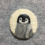羊毛フェルトブローチ  ペンギン  白の世界