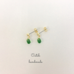 エメラルドグリーンのシンプルピアス