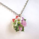 bouquetネックレス（苺クローバー小花）