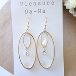 【sale】メタルフープとラインストーンのピアス／イヤリング  *だ円* 【樹脂ピアス対応可】