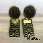 フェイクファーとシックなリボンチタンピアス