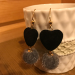 フロッキーハートとファーボールのピアス