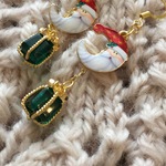 🌜月の中の優しいサンタ🌛フックピアス/イヤリング/樹脂フックピアス